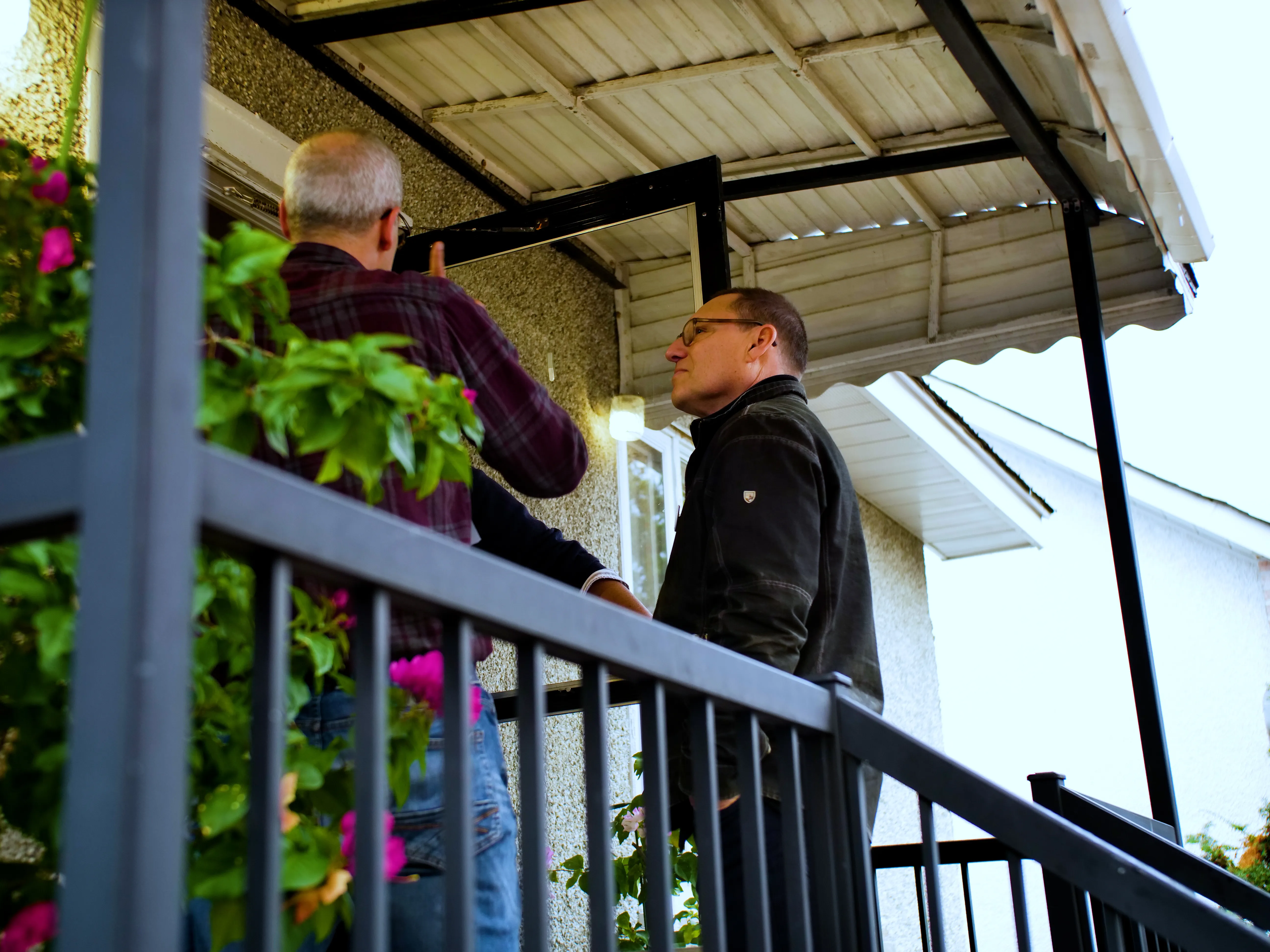 Avi door-knocking in Ottawa-Gatineau